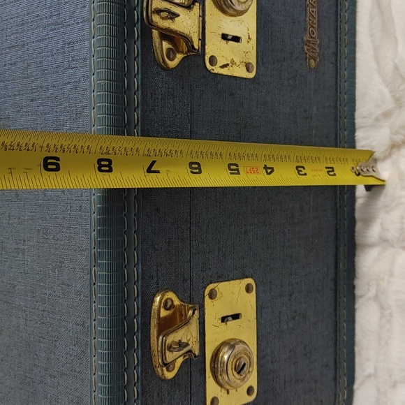 Vintage Monarch Train Case - Picture 7 of 10
